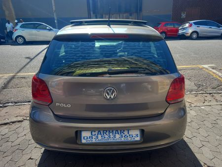 2014-Volkswagen-Polo-14-Comfortline-5-dr_5