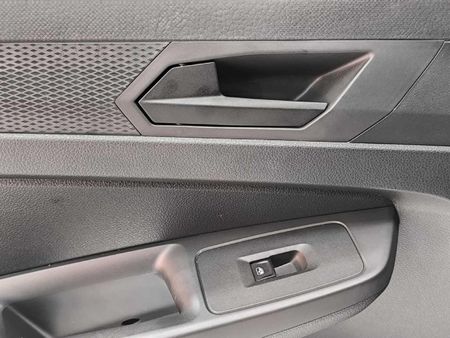 2026-Volkswagen-Caddy-Maxi-Cargo-20TDI-75kW-Panel-Van_9