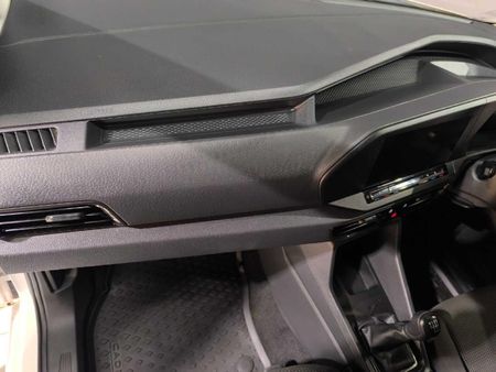 2026-Volkswagen-Caddy-Maxi-Cargo-20TDI-75kW-Panel-Van_11