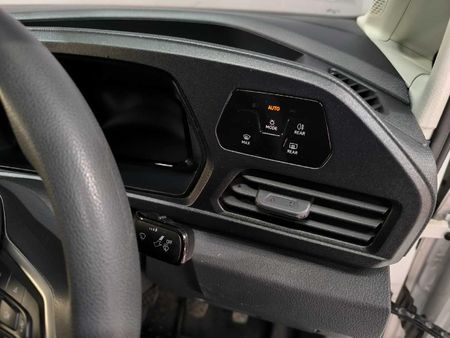2026-Volkswagen-Caddy-Maxi-Cargo-20TDI-75kW-Panel-Van_16