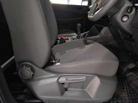 2026-Volkswagen-Caddy-Maxi-Cargo-20TDI-75kW-Panel-Van_18