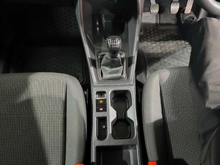 2026-Volkswagen-Caddy-Maxi-Cargo-20TDI-75kW-Panel-Van_22