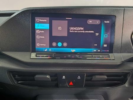 2026-Volkswagen-Caddy-Maxi-Cargo-20TDI-75kW-Panel-Van_24