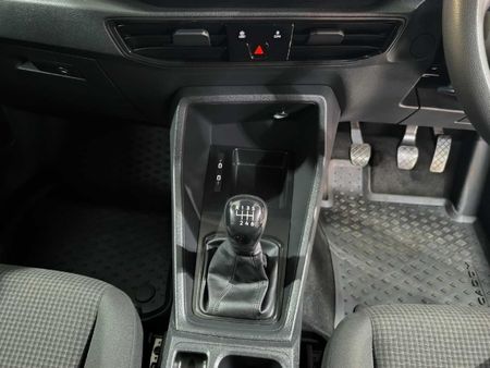 2026-Volkswagen-Caddy-Maxi-Cargo-20TDI-75kW-Panel-Van_25