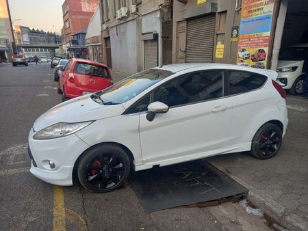 2012-Ford-Fiesta-16i-Titanium-3-dr_2