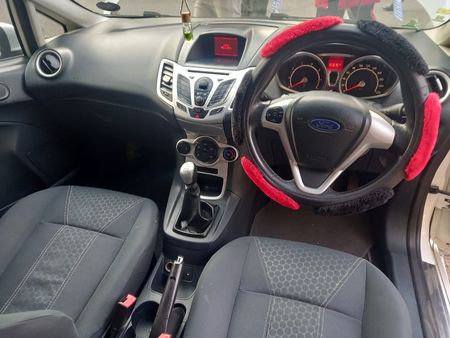 2012-Ford-Fiesta-16i-Titanium-3-dr_6
