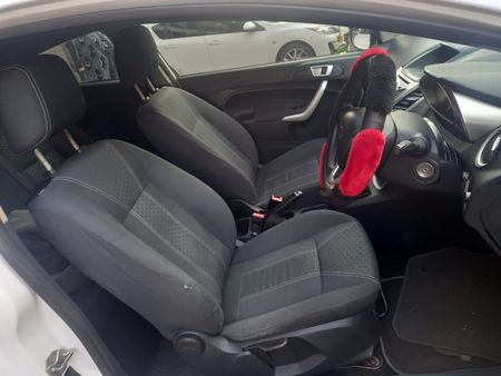 2012-Ford-Fiesta-16i-Titanium-3-dr_7