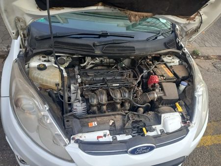 2012-Ford-Fiesta-16i-Titanium-3-dr_8