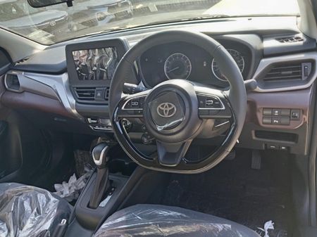 2026-Toyota-Starlet-Cross-15XS-Auto_3