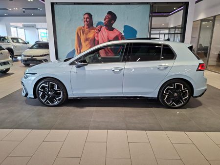 2026-Volkswagen-Golf-14-TSI-R-Line-Auto-110kw_1