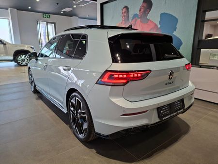 2026-Volkswagen-Golf-14-TSI-R-Line-Auto-110kw_2