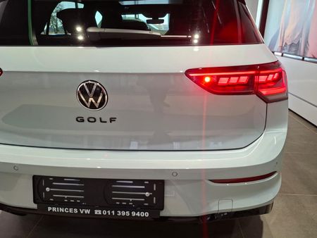 2026-Volkswagen-Golf-14-TSI-R-Line-Auto-110kw_4