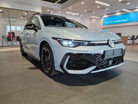2026-Volkswagen-Golf-14-TSI-R-Line-Auto-110kw_6