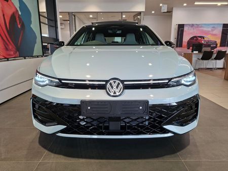 2026-Volkswagen-Golf-14-TSI-R-Line-Auto-110kw_7