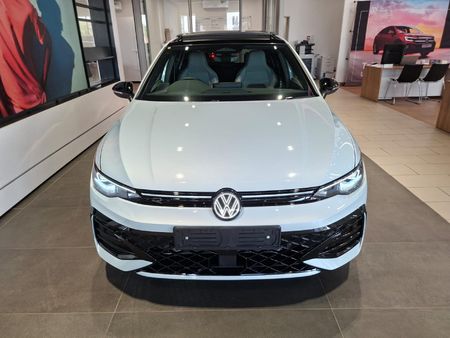 2026-Volkswagen-Golf-14-TSI-R-Line-Auto-110kw_8