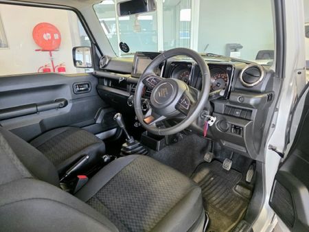 2023-Suzuki-Jimny-15-GLX_9