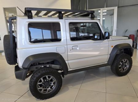 2023-Suzuki-Jimny-15-GLX_11