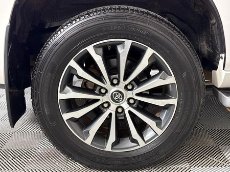 2023-Toyota-Land-Cruiser-Prado-28-GD-VX-L-Auto_6