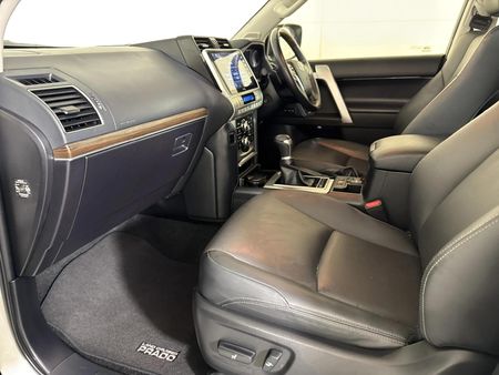 2023-Toyota-Land-Cruiser-Prado-28-GD-VX-L-Auto_8