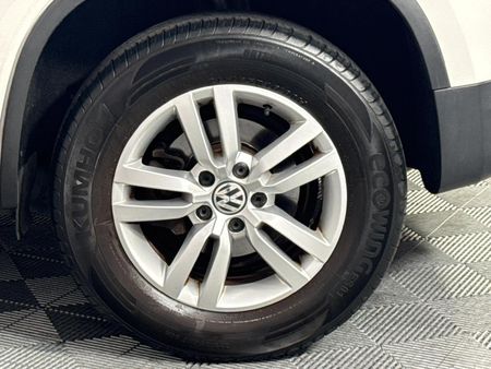 2013-Volkswagen-Tiguan-14-TSI-Bluemotion-Trend-Fun-Auto-118kW_6
