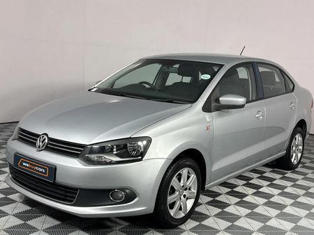 2011-Volkswagen-Polo-16-Comfortline_0