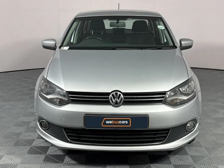 2011-Volkswagen-Polo-16-Comfortline_15
