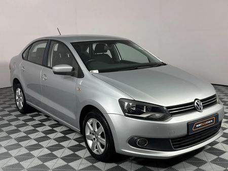 2011-Volkswagen-Polo-16-Comfortline_16