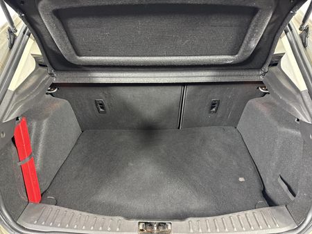 2016-Ford-Focus-10-EcoBoost-Trend-5-dr_14