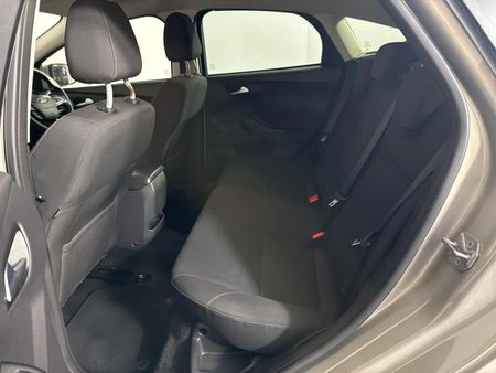 2016-Ford-Focus-10-EcoBoost-Trend-5-dr_3