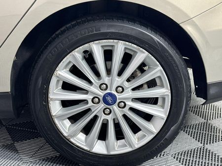2016-Ford-Focus-10-EcoBoost-Trend-5-dr_6