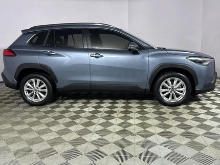 2022-Toyota-Corolla-Cross-18-XS_16