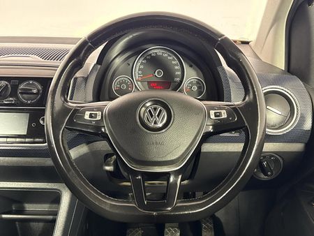 2017-Volkswagen-Up-Move-Up-10-5-dr_11