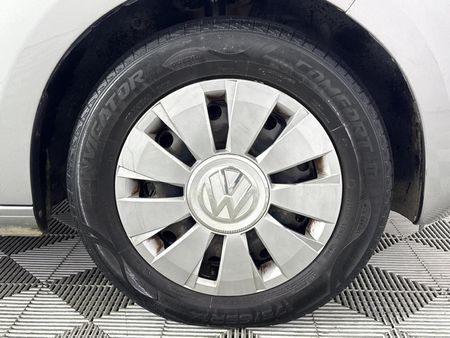 2017-Volkswagen-Up-Move-Up-10-5-dr_4