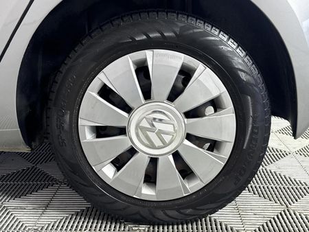 2017-Volkswagen-Up-Move-Up-10-5-dr_5