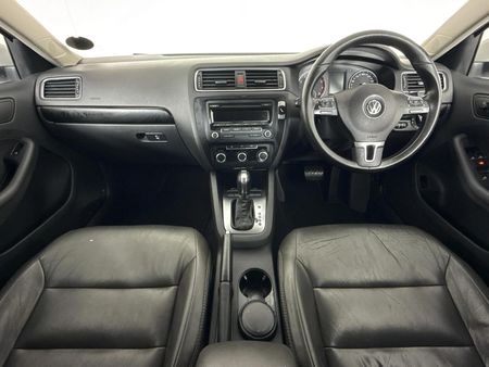 2012-Volkswagen-Jetta-VI-14-TSI-Comfortline-Auto_1