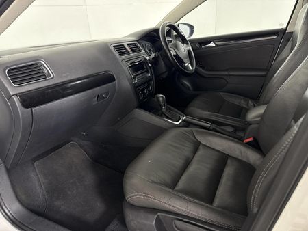 2012-Volkswagen-Jetta-VI-14-TSI-Comfortline-Auto_8