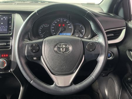 2018-Toyota-Yaris-15-XS-5-dr_11