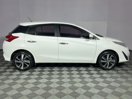 2018-Toyota-Yaris-15-XS-5-dr_16