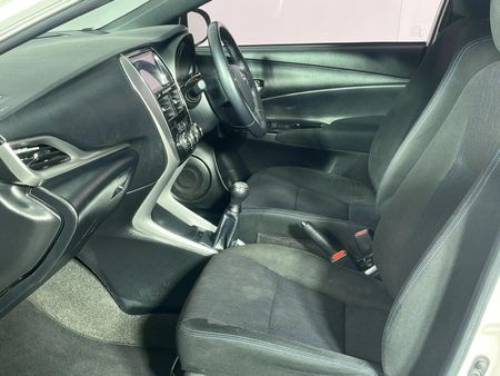 2018-Toyota-Yaris-15-XS-5-dr_8
