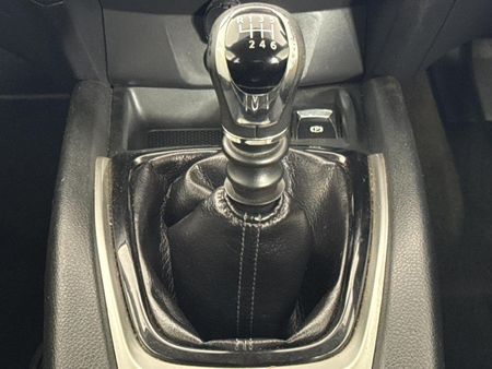 2015-Nissan-X-Trail-16-dCi-LE-4x4_10