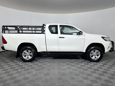 2017-Toyota-Hilux-24-GD-6-Raised-Body-SRX-Extended-Cab_14