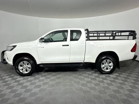 2017-Toyota-Hilux-24-GD-6-Raised-Body-SRX-Extended-Cab_16