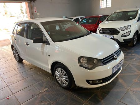 2013-Volkswagen-Polo-Vivo-14-Trendline-5-dr_0