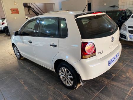 2013-Volkswagen-Polo-Vivo-14-Trendline-5-dr_11
