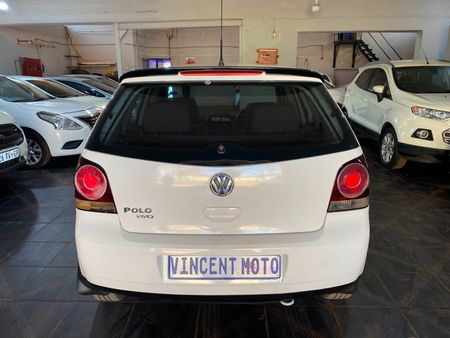 2013-Volkswagen-Polo-Vivo-14-Trendline-5-dr_12