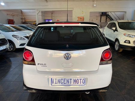 2013-Volkswagen-Polo-Vivo-14-Trendline-5-dr_13
