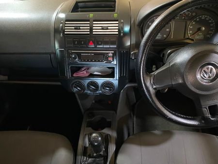 2013-Volkswagen-Polo-Vivo-14-Trendline-5-dr_15
