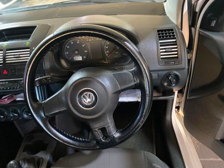2013-Volkswagen-Polo-Vivo-14-Trendline-5-dr_16
