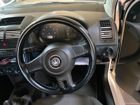 2013-Volkswagen-Polo-Vivo-14-Trendline-5-dr_17