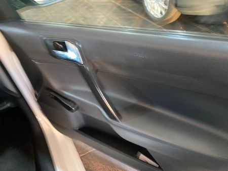 2013-Volkswagen-Polo-Vivo-14-Trendline-5-dr_24